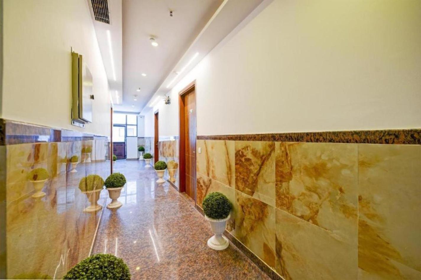 Rosewood Suites A Family Hotel Near Delhi Airport Neu-Delhi Exterior foto
